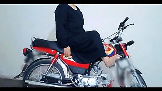First Time Anal with Boyfriend on New Honda Bike 2025 - Teen Pakistani Girl Outdoor Sex
