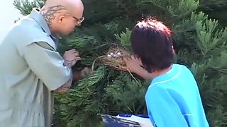 Hairy Pussy Milf In The Garden