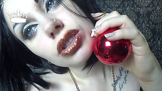 Golden lip seduction