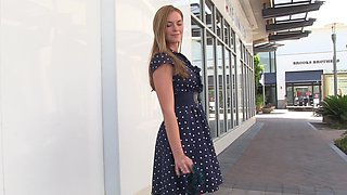 A super beautiful babe gets fucked in her pussy