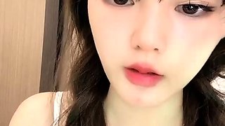 Amateur Webcam Cute Teen Plays Solo