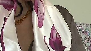 Afternoon Headscarf Try-on, Lady Victoria Valente
