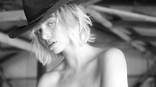 Sexy teen cowgirl Anna loves being naked