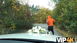Vip4k. random passerby scores super-sexy bride in the wedding limo