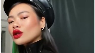 Latex Slave Polishes My Catsuit