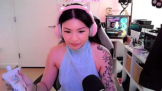 Brunette Couch Webcam Solo Fun Masturbating