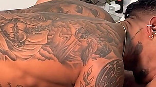 Husband Hid to Watch the Big-tailed Woman Fuck with the Young Man