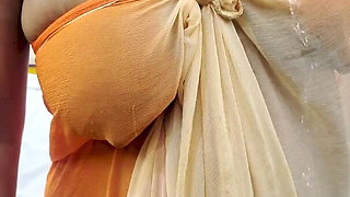 Rusa Bhabi Showing Wet Boobs in Video Call