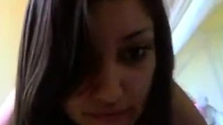 Brunette Amateur Strips on Webcam