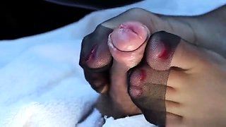 MILF seductress in pantyhose delivers footjob masterpiece