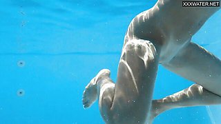 Underwater action with bonny Angelica Heart from Underwater Show