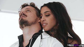 Ravyn Alexa seduces her doctor RObby Apples