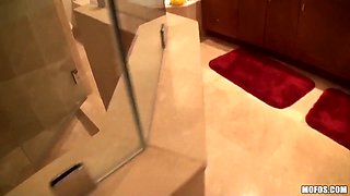 I know that woman - my girlfriend gave me a surprise in the elastic tub today