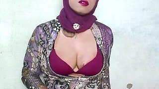 Phat milk cans hijab ladyboy Mitha dildoing her pucker