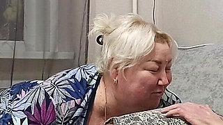 Stepmom Swallows Cum After Deep Blowjob