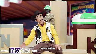 Sexo Duro And Garganta Profunda In Toy Story Xxx Parody - Horny Toys Woodick And Bos Fuckyear End Up Fucking Yesie While Andy Is Not At Home