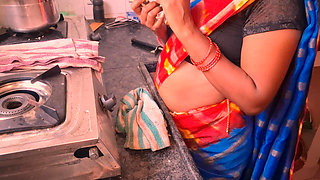 Indian Maid Spreads Her Legs to Get Tips for Reel Shoots