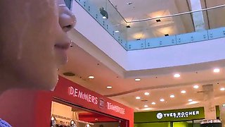 Marina oro cumwalk public y piss jeans