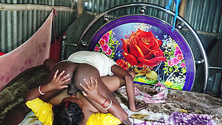 Desi housewife ki chut ke Pani nikala