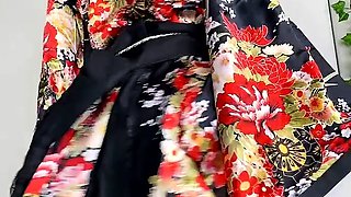 Hot pussy spreading close up for solo toying stunner