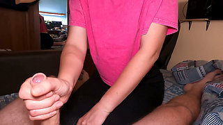 My stepsister quickly jerked off my cock!