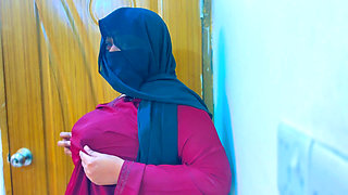 Egyptian Hot Maid Gets Super Horny & Start Masturbat in Office Room & Boss Start Handjob by Saw Her