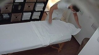 Japanese mommy getting her juicy asian pussy fingered