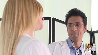 ठरक डकटर न मरज क Pर पतन क चत चद कर उस Pरभवत कर दय 7 Min