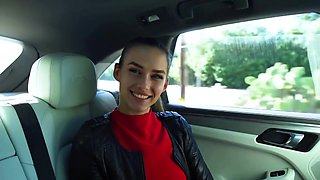 Leila and Jade have a little secret... - Jacquie et Michel TV