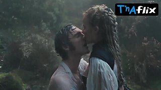 Margot Robbie Wondrous Vignette in wuthering Heights