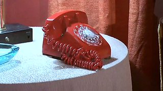 Former Vegas showgirl Jenna Lynn strips and fucks her pussy