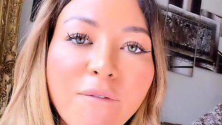 Solo girls masturbate until orgasm for