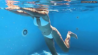 Underwater Show - juicy hungarian porn