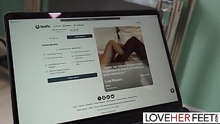 Blonde Babes Zazie Skymm & Nikki Nuttz Worship Sexy Feet in 4K HD Foot Fetish Fun