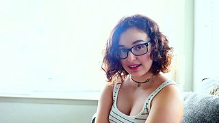 Amateur brunette double toying on webcam