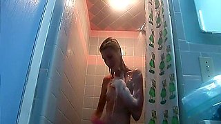 Filming My Roommate In The Shower - DreamGirls
