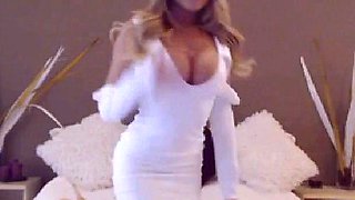 Amateur Babe with Big Boobs Masturbates on Cam