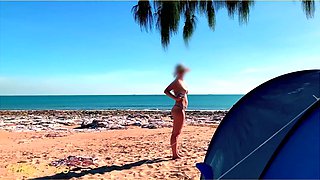 WIfey flashing her tits at the beach
