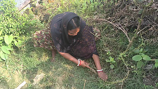 Fucked My Hot Bhabhi While Clearing the Jungle