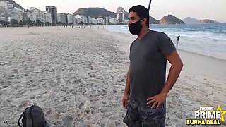 Novinha Sozinha Na Praia De Copacabana Chama A Atenaao De Pescador Tarado Pornobr Videos