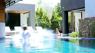 Ingenious Angel Smalls and Monique Alexander - blowjob movie - Brazzers Exxtra