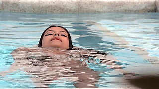 Rsellamb: I Swim Naked Outdoors Face up Colombian Model: Luu Sell