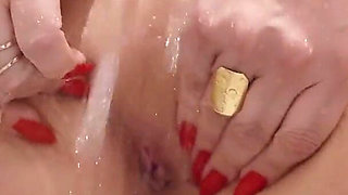 Fucking "gugu's Bathtub Queen" Luiza Ambiel in the Bath