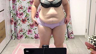 Mature BBW flaunts her big ass on webcam, fulfills stranger's naughty requests