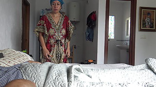 Married Kurdish Cleaning Maid Lets Tourist Cum In Her Mouth!!!