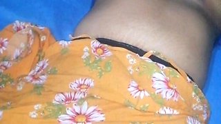 Sri Lankan Aunty Hit Her Ass Hole and Pussy Using Double Side Dildo Home Made Closup Video
