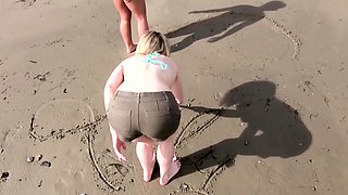 Amateur blonde loves sex