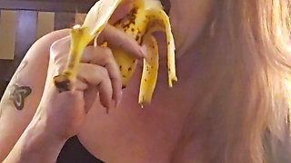 Hot all natural MILF eats a ripe banana per request