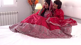 Attractive Indian bride gets fucked on the first night