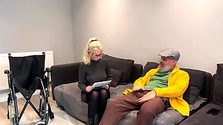 Retired senior pussyeating roundass babe